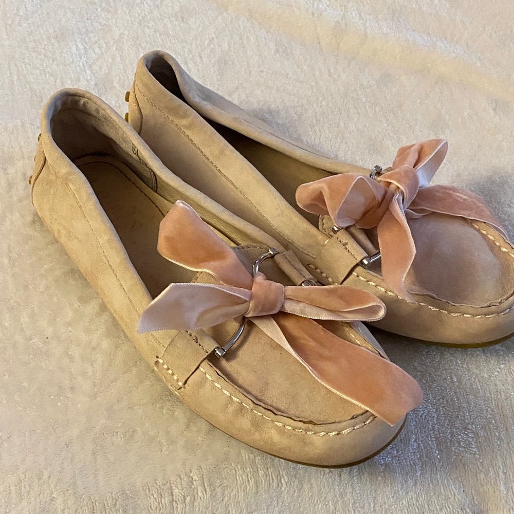 Lauren Ralph Lauren Women's Cream Loafers with Pink Bow